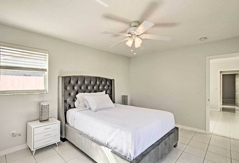 Royal Palm Beach Retreat ~ 13 Mi To Beach!