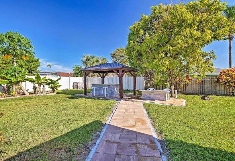 Royal Palm Beach Retreat ~ 13 Mi To Beach!