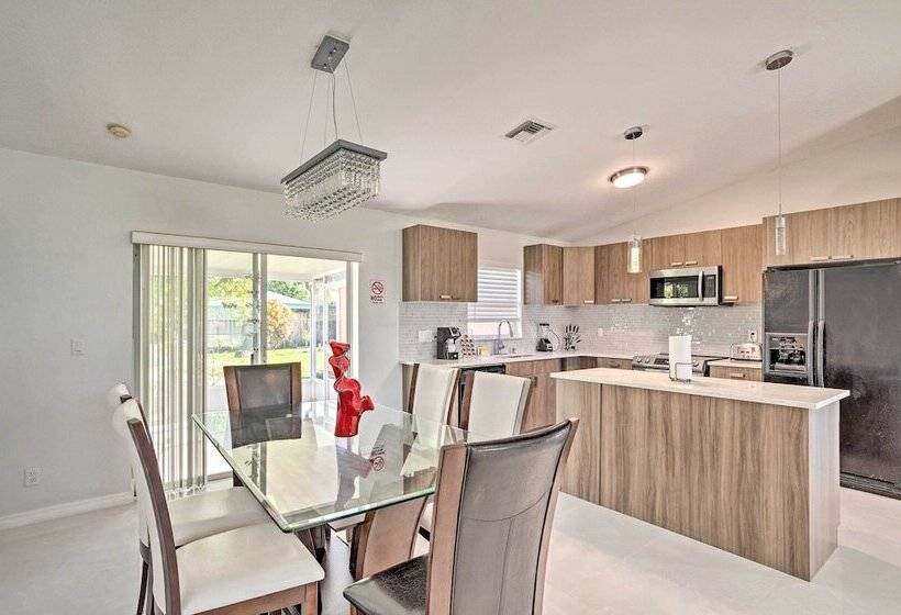 Royal Palm Beach Retreat ~ 13 Mi To Beach!