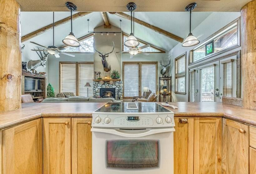 Rustic Cloudcroft Cabin W/ Spacious Deck & Grill!