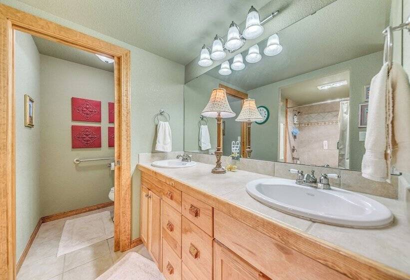 Rustic Cloudcroft Cabin W/ Spacious Deck & Grill!