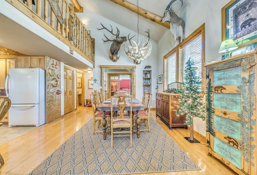 Rustic Cloudcroft Cabin W/ Spacious Deck & Grill!