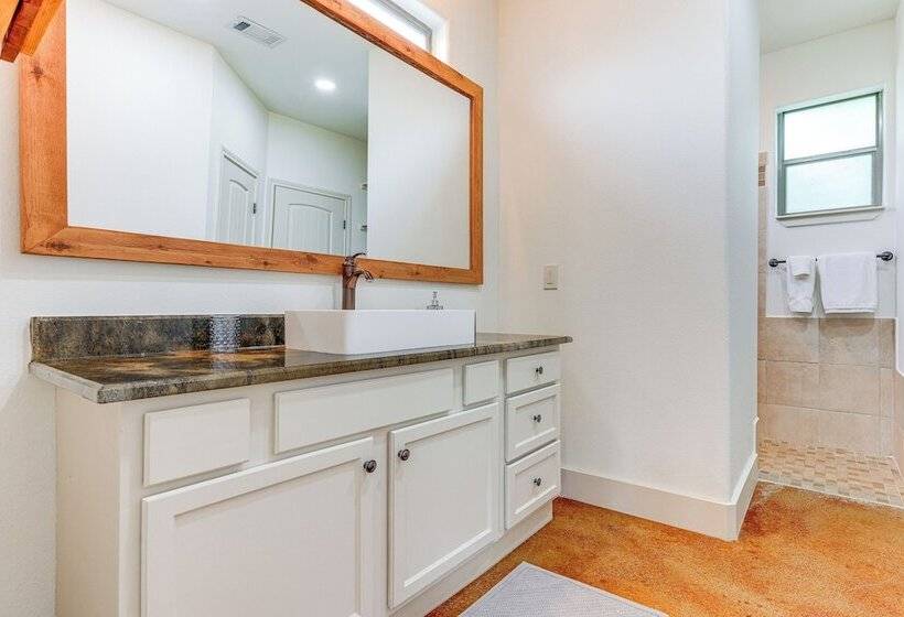 San Marcos Home W/ Fire Pit ~ 10 Mi To Downtown!