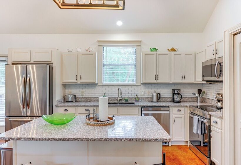 San Marcos Home W/ Fire Pit ~ 10 Mi To Downtown!