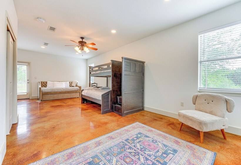 San Marcos Home W/ Fire Pit ~ 10 Mi To Downtown!