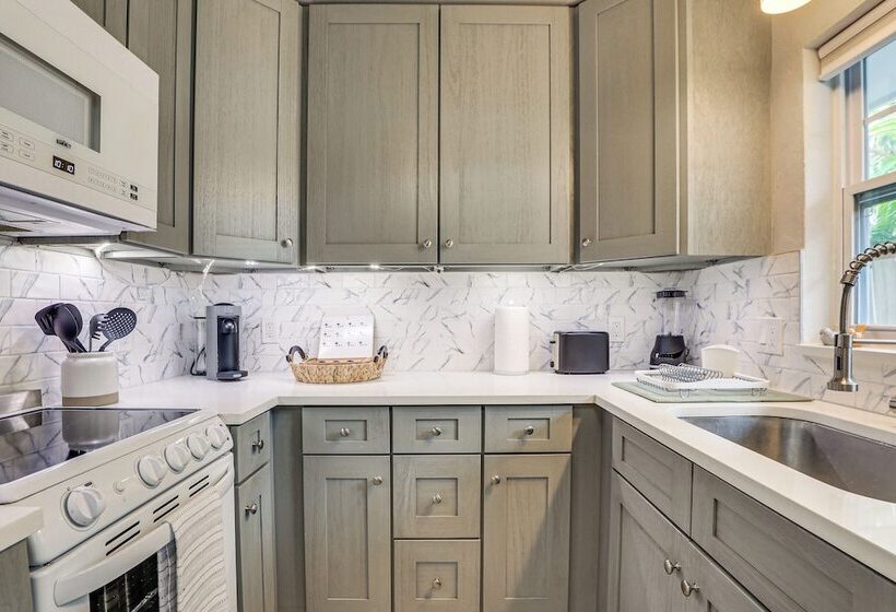 Sarasota Duplex In Gillespie Park: 1 Mi To Dtwn!