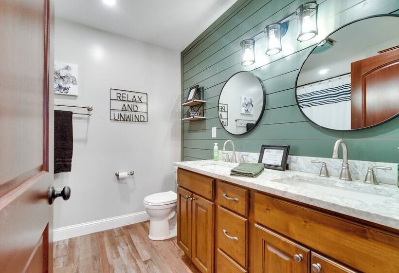 Scenic Yankton Retreat W/ Fire Pit: 1 Mi To Lake!