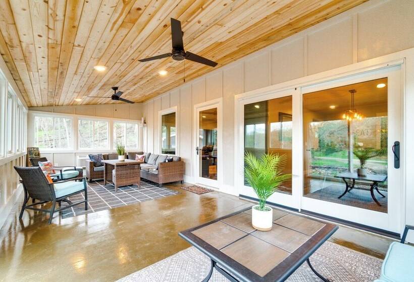 Scenic Yankton Retreat W/ Fire Pit: 1 Mi To Lake!