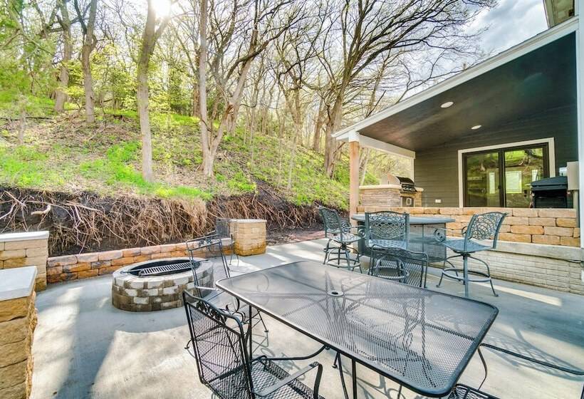 Scenic Yankton Retreat W/ Fire Pit: 1 Mi To Lake!