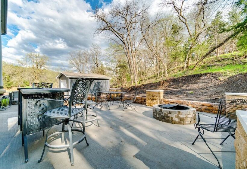 Scenic Yankton Retreat W/ Fire Pit: 1 Mi To Lake!