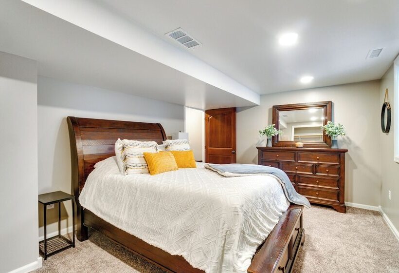 Scenic Yankton Retreat W/ Fire Pit: 1 Mi To Lake!