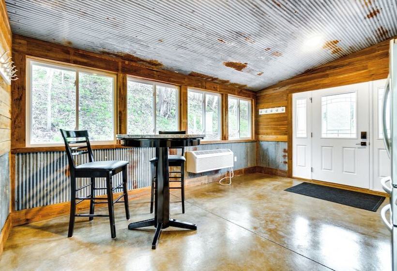 Scenic Yankton Retreat W/ Fire Pit: 1 Mi To Lake!