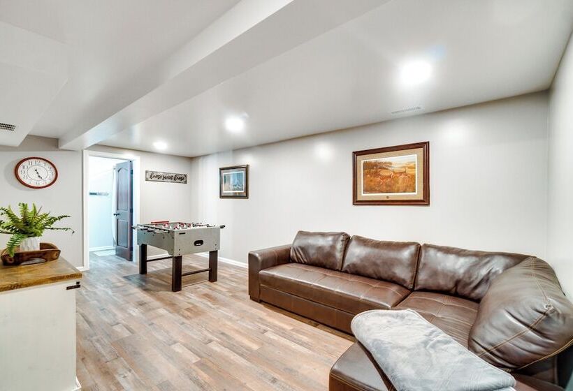 Scenic Yankton Retreat W/ Fire Pit: 1 Mi To Lake!