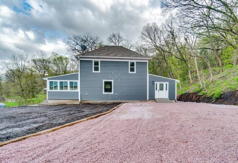 Scenic Yankton Retreat W/ Fire Pit: 1 Mi To Lake!