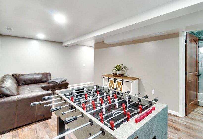 Scenic Yankton Retreat W/ Fire Pit: 1 Mi To Lake!