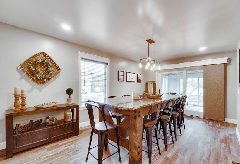 Scenic Yankton Retreat W/ Fire Pit: 1 Mi To Lake!
