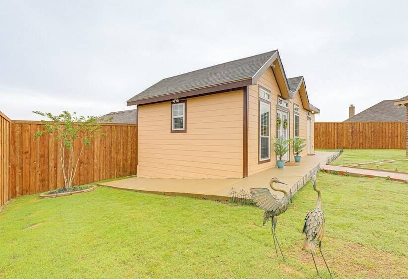 Seagoville Cottage W/ Yard   15 Mi To Fair Park!