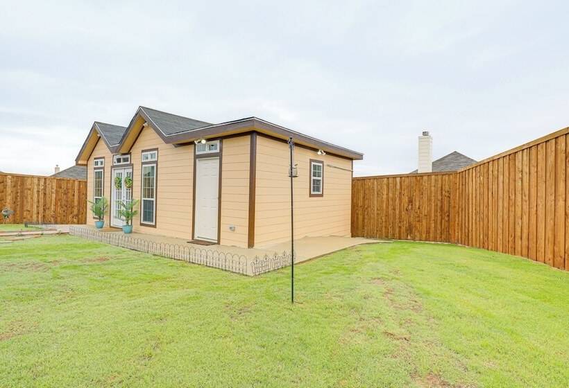 Seagoville Cottage W/ Yard   15 Mi To Fair Park!