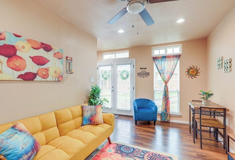 Seagoville Cottage W/ Yard   15 Mi To Fair Park!