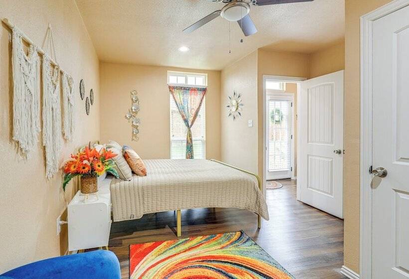 Seagoville Cottage W/ Yard   15 Mi To Fair Park!