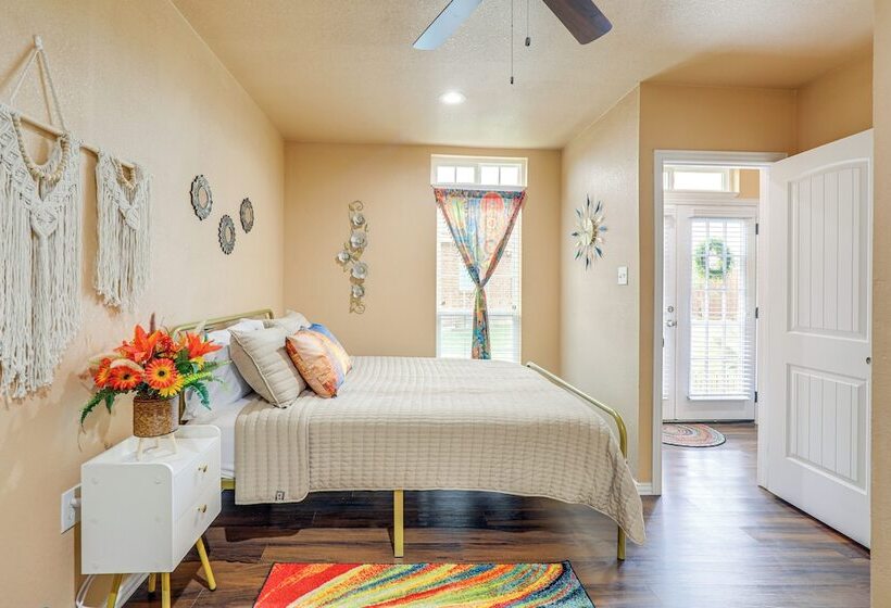 Seagoville Cottage W/ Yard   15 Mi To Fair Park!