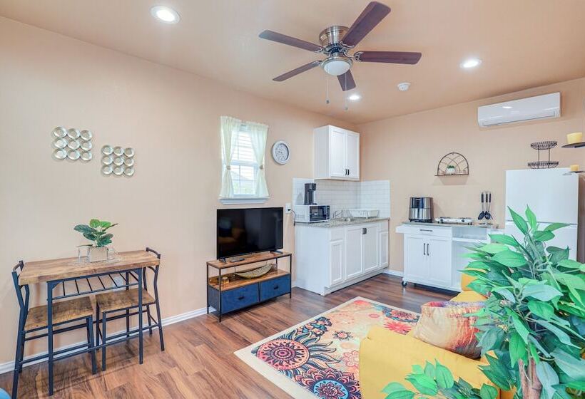 Seagoville Cottage W/ Yard   15 Mi To Fair Park!