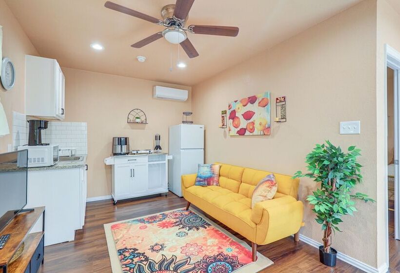 Seagoville Cottage W/ Yard   15 Mi To Fair Park!