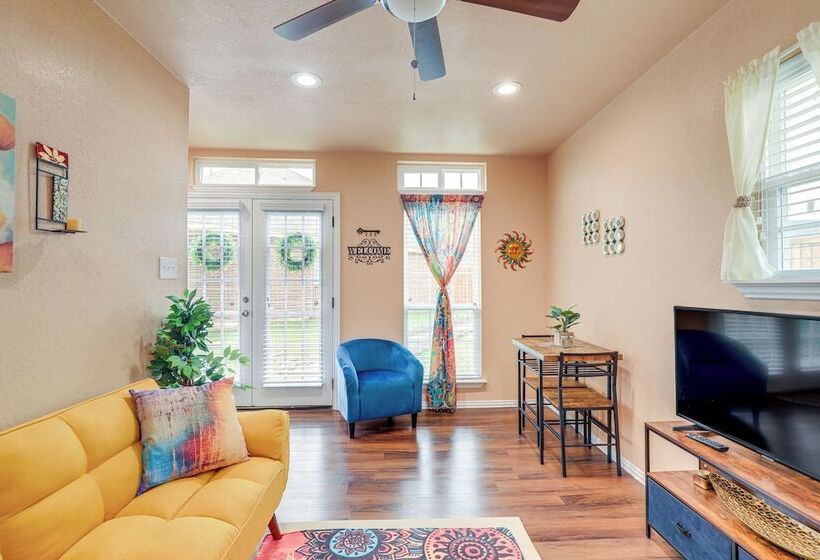 Seagoville Cottage W/ Yard   15 Mi To Fair Park!