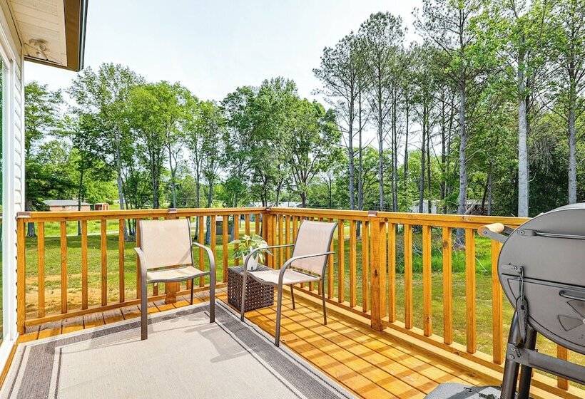 Secluded Guntersville Home Near Lake & Marinas!