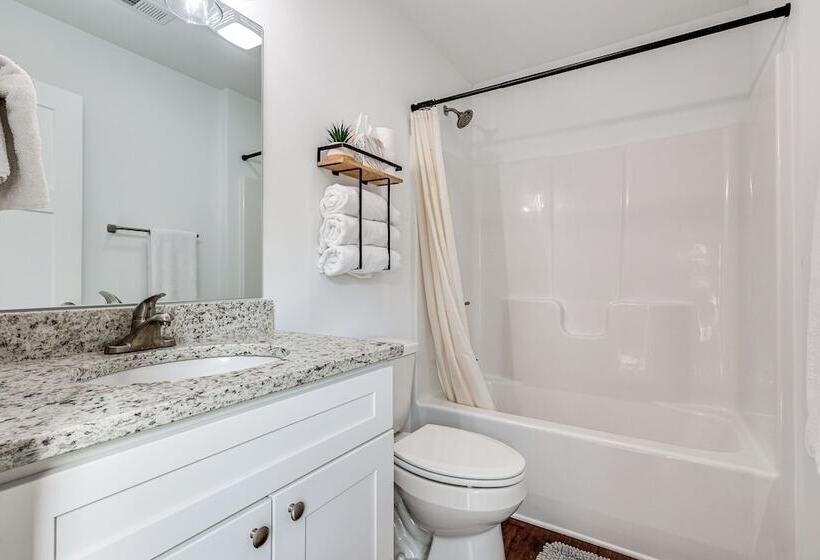 Secluded Guntersville Home Near Lake & Marinas!