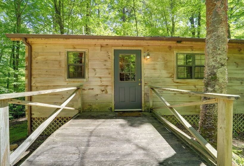 Hot Tub & On Site Trails: Secluded Marion Cabin