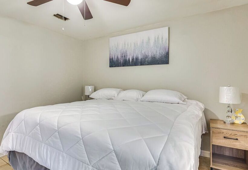 Serene Charleston Home Near Airport: Pets Welcome!