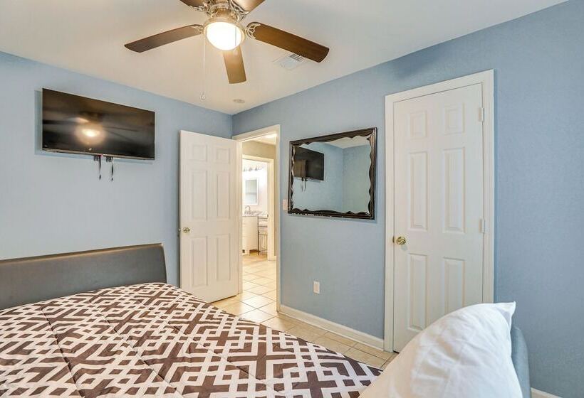 Serene Charleston Home Near Airport: Pets Welcome!