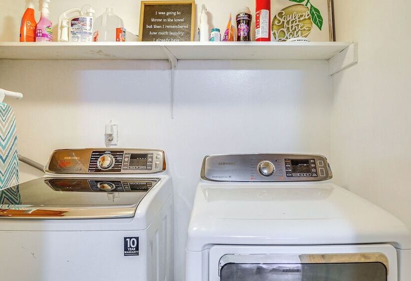 Serene Charleston Home Near Airport: Pets Welcome!