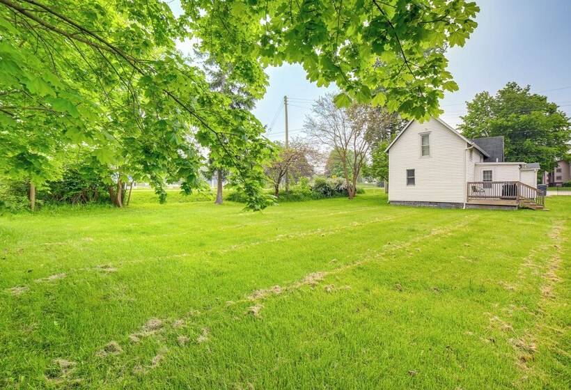 Serene South Haven Retreat W/ Deck: 1 Mi To Dtwn!