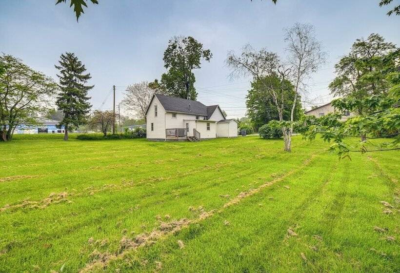 Serene South Haven Retreat W/ Deck: 1 Mi To Dtwn!