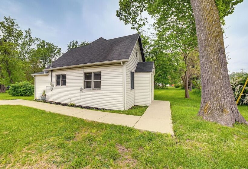 Serene South Haven Retreat W/ Deck: 1 Mi To Dtwn!