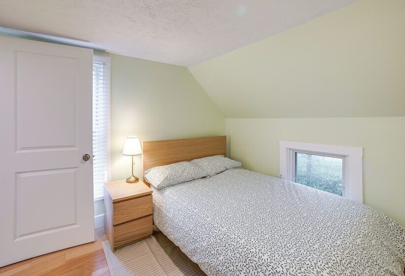 Serene South Haven Retreat W/ Deck: 1 Mi To Dtwn!