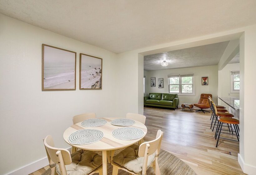 Serene South Haven Retreat W/ Deck: 1 Mi To Dtwn!