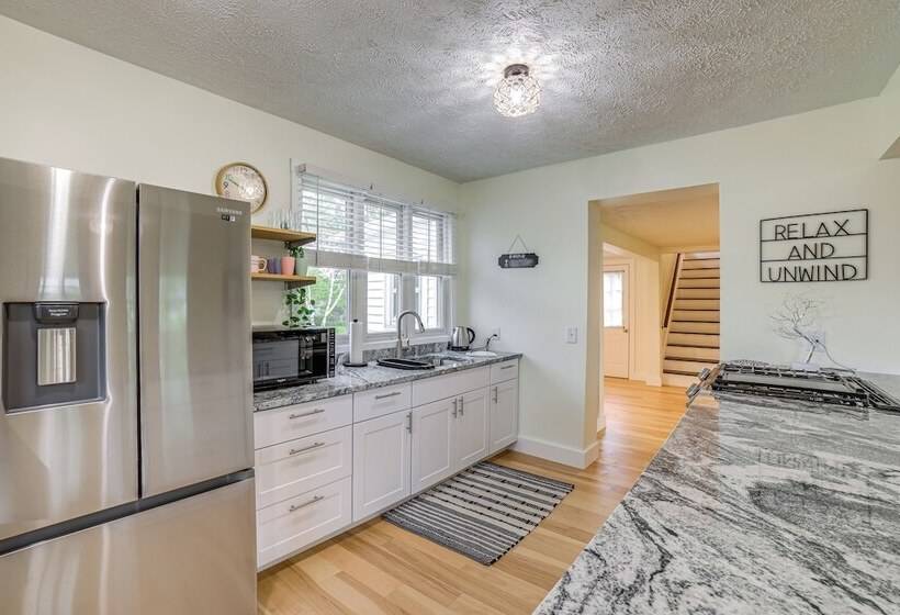 Serene South Haven Retreat W/ Deck: 1 Mi To Dtwn!