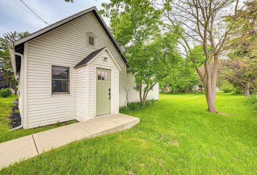 Serene South Haven Retreat W/ Deck: 1 Mi To Dtwn!