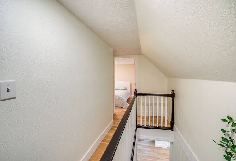 Serene South Haven Retreat W/ Deck: 1 Mi To Dtwn!