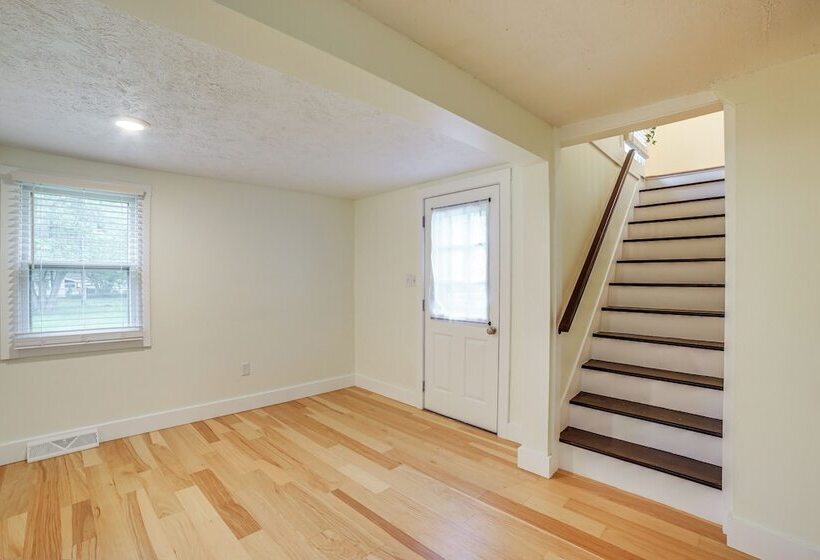 Serene South Haven Retreat W/ Deck: 1 Mi To Dtwn!