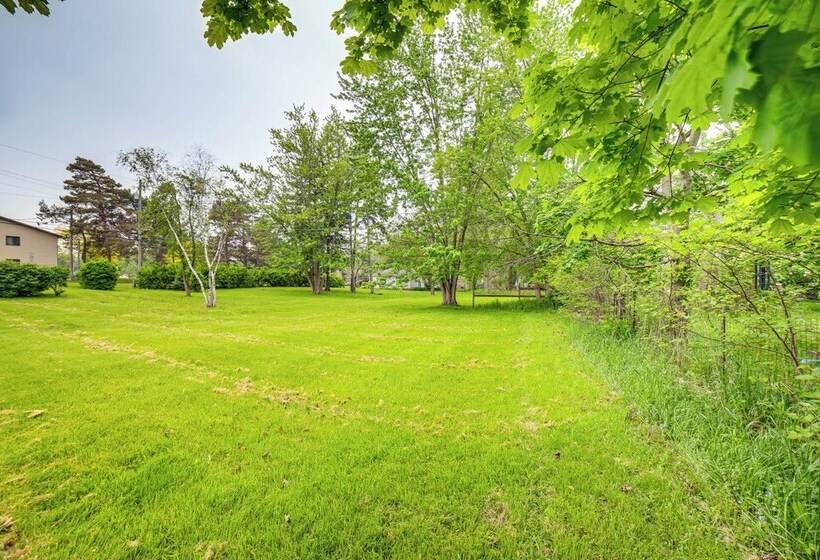 Serene South Haven Retreat W/ Deck: 1 Mi To Dtwn!