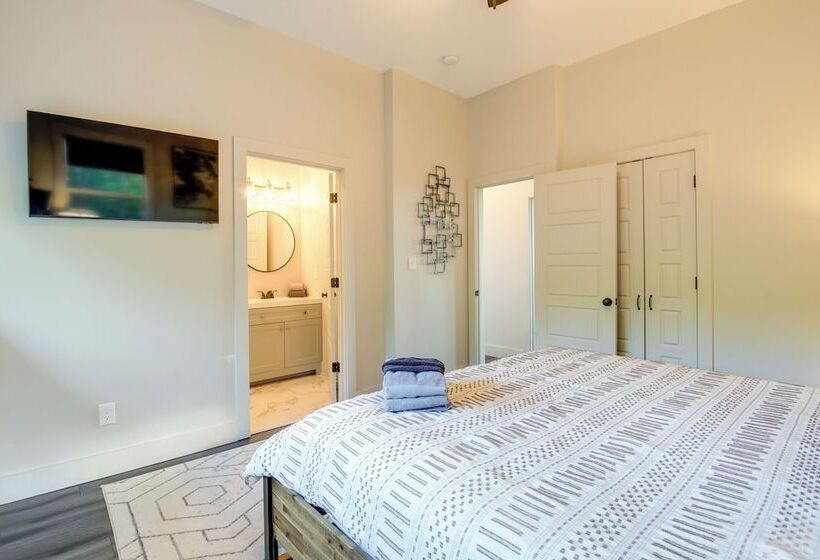 Sevierville Home W/ Hot Tub + Game Room!