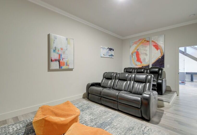 Sevierville Home W/ Hot Tub + Game Room!