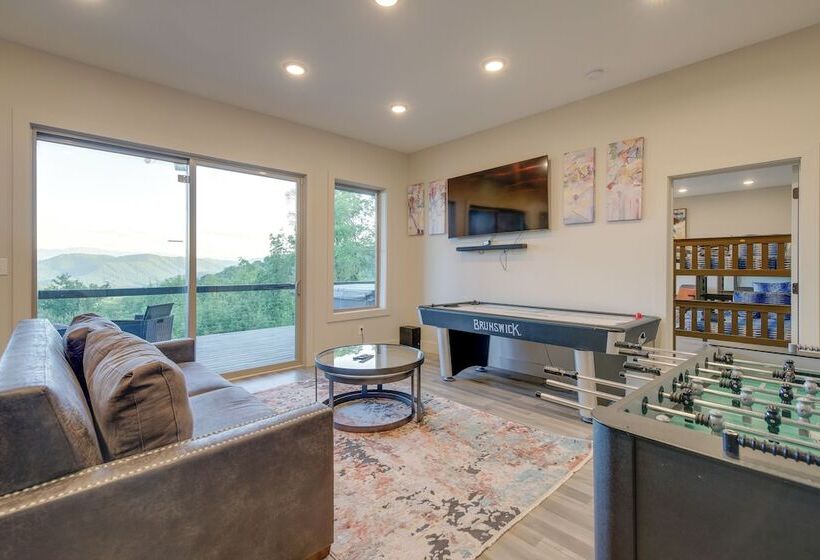 Sevierville Home W/ Hot Tub + Game Room!