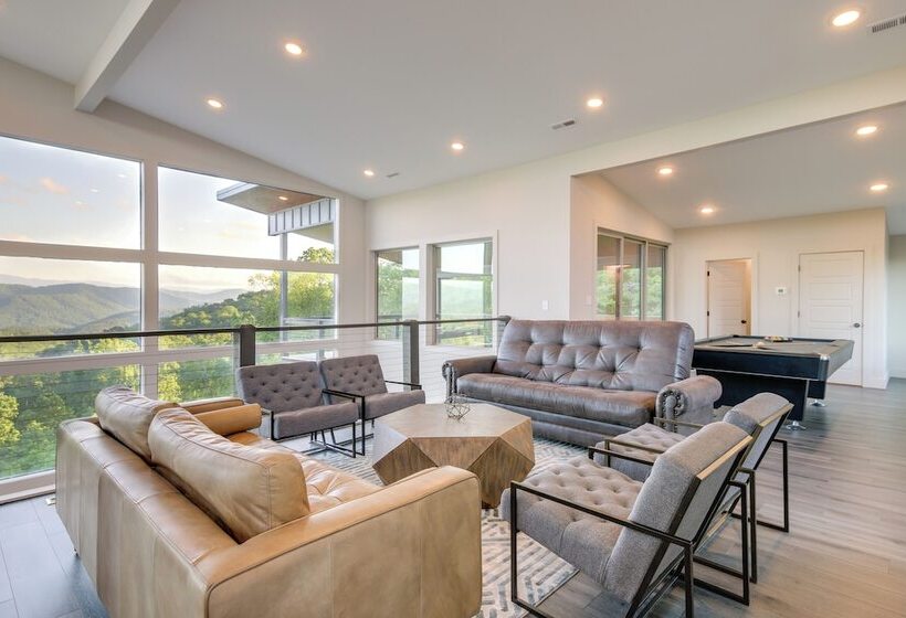 Sevierville Home W/ Hot Tub + Game Room!