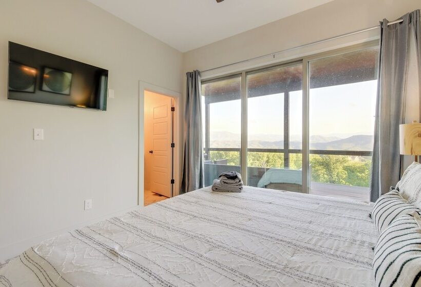 Sevierville Home W/ Hot Tub + Game Room!