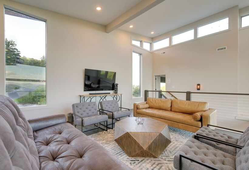 Sevierville Home W/ Hot Tub + Game Room!